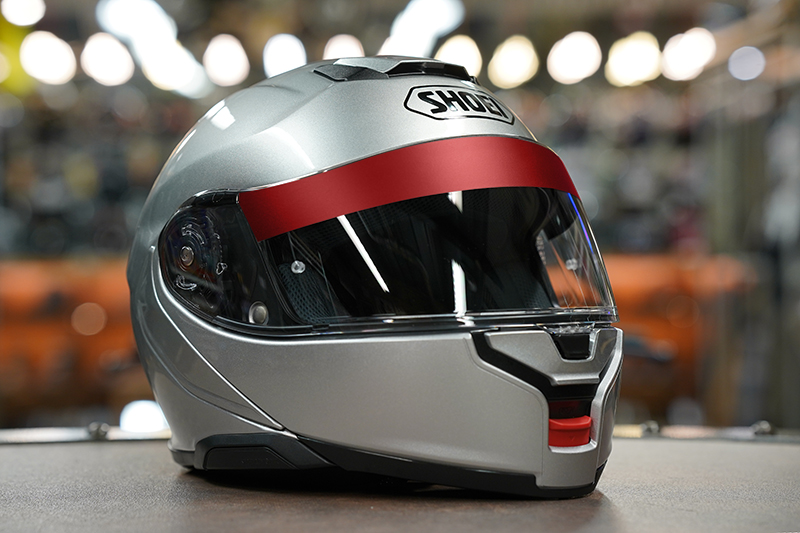 Motorcycle helmet with visor strip